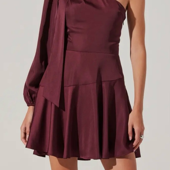 NWT ASTR the Label Satin Scarf One-Shoulder Minidress - Picture 7 of 16